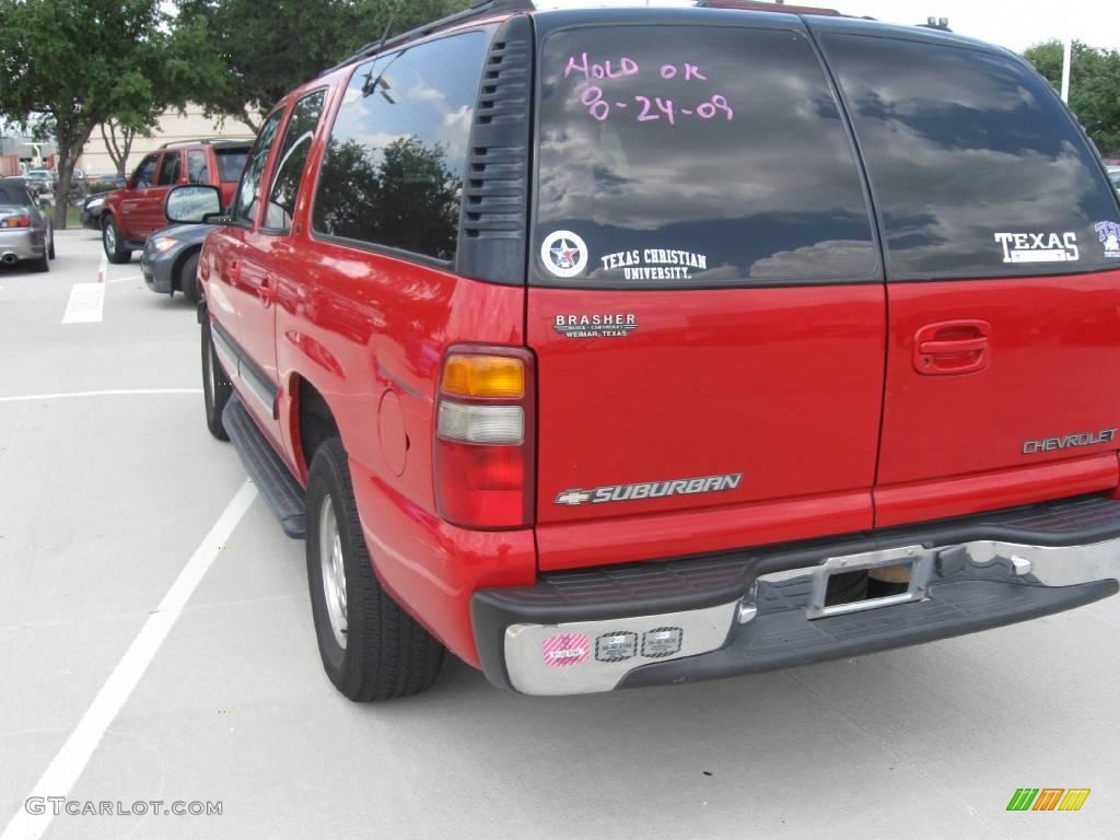 2001 Suburban 1500 LS - Victory Red / Graphite photo #2