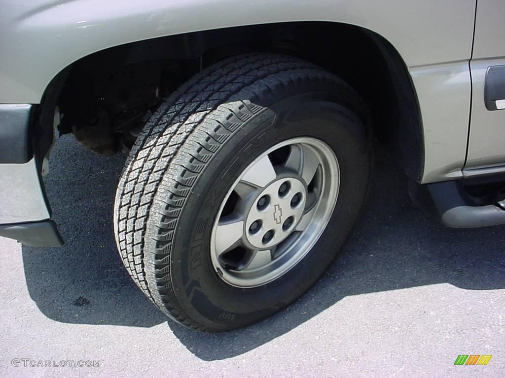 2003 Suburban 1500 LS - Light Pewter Metallic / Gray/Dark Charcoal photo #15
