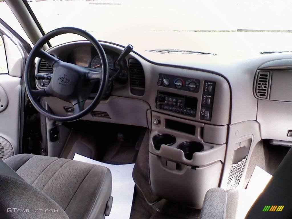 2000 Astro AWD Passenger Van - Medium Charcoal Gray Metallic / Medium Gray photo #6