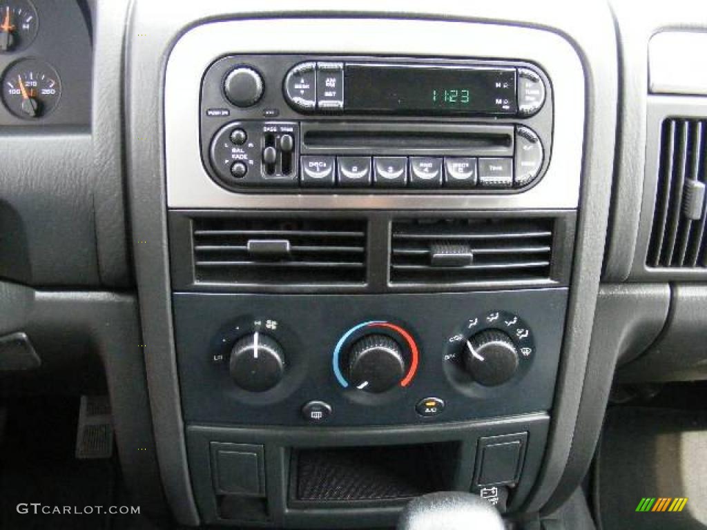 2004 Grand Cherokee Laredo 4x4 - Graphite Metallic / Dark Slate Gray photo #18