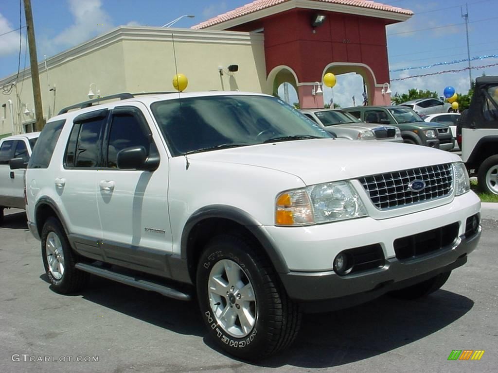 2004 Explorer XLT - Oxford White / Graphite photo #1