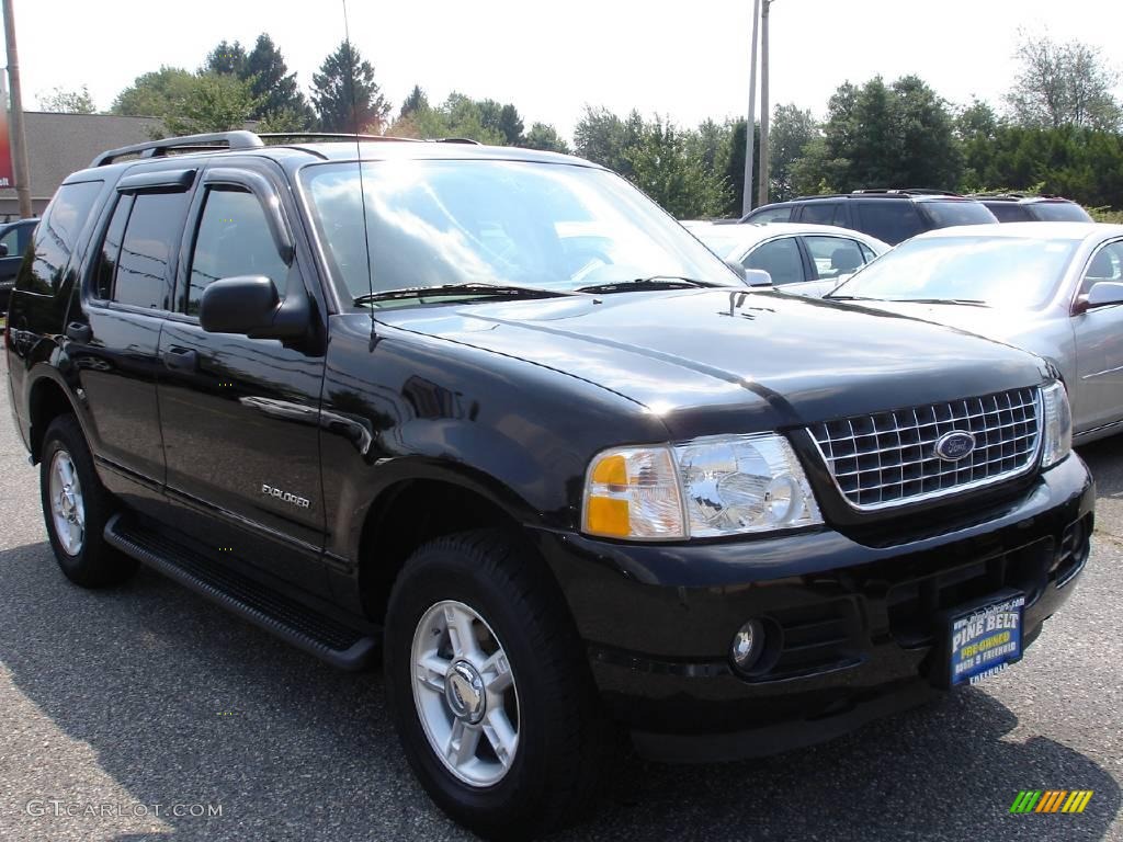 2004 Explorer XLT 4x4 - Black / Graphite photo #2