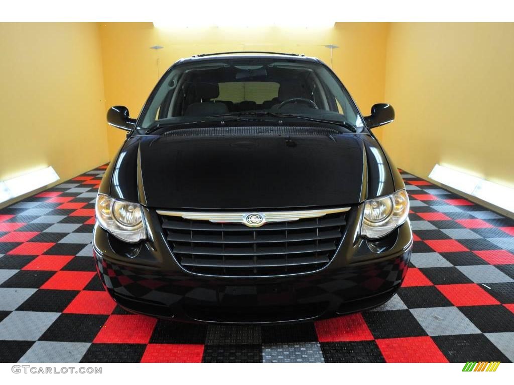 2007 Town & Country Touring - Brilliant Black Crystal Pearl / Medium Slate Gray photo #2