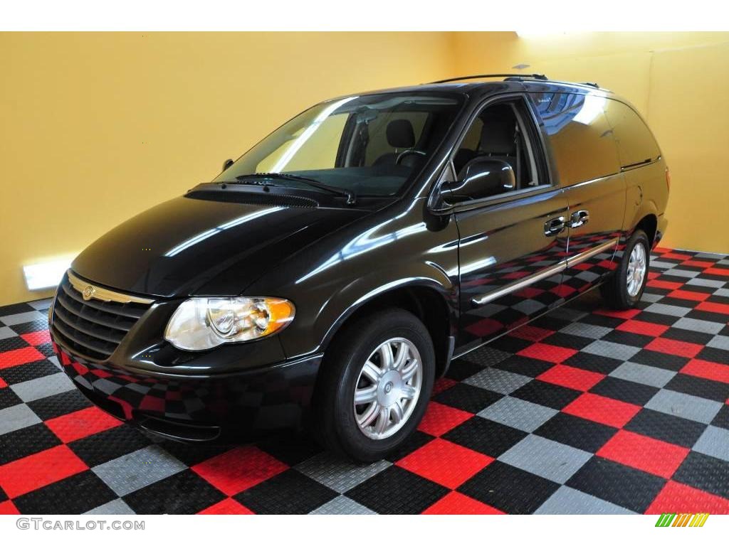 2007 Town & Country Touring - Brilliant Black Crystal Pearl / Medium Slate Gray photo #3