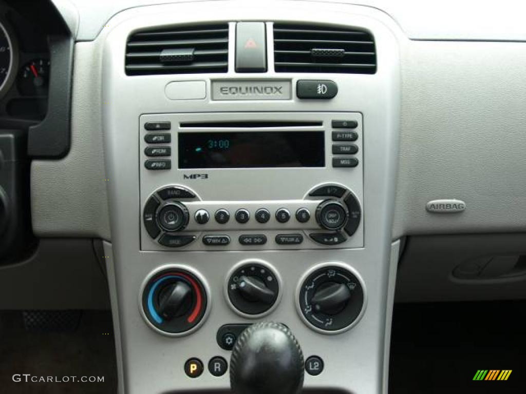 2005 Equinox LT AWD - Black / Light Gray photo #13