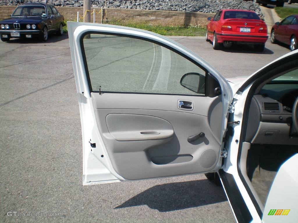 2005 Cobalt Sedan - Summit White / Gray photo #16