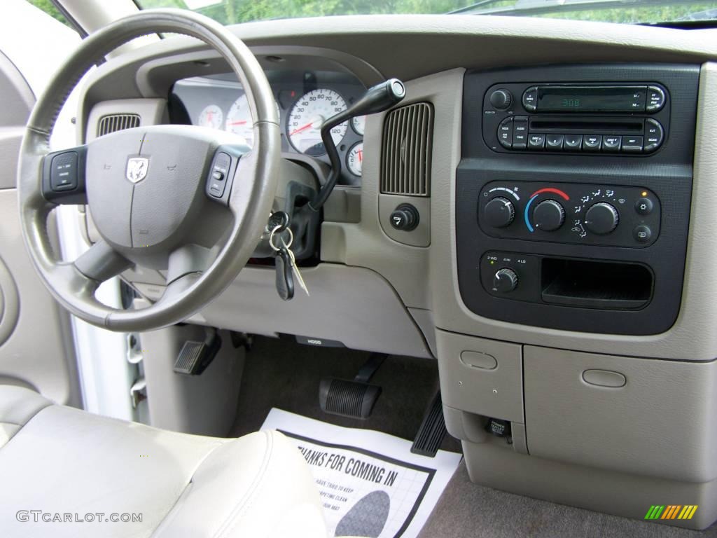 2005 Ram 1500 SLT Quad Cab 4x4 - Bright White / Taupe photo #12