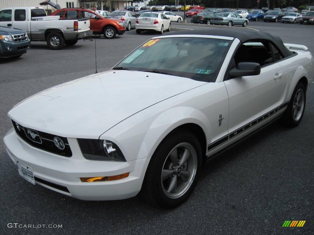 2006 Mustang V6 Deluxe Convertible - Performance White / Dark Charcoal photo #3