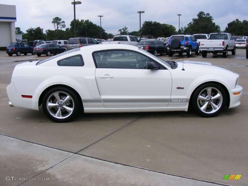 2007 Mustang Shelby GT Coupe - Performance White / Dark Charcoal photo #2