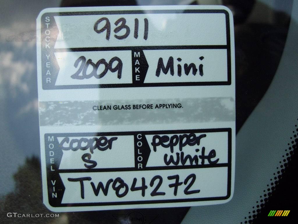2009 Cooper S Hardtop - Pepper White / Checkered Carbon Black/Black photo #13