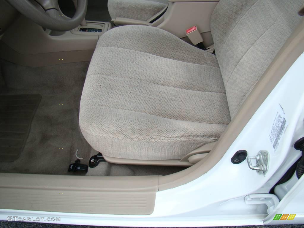 2002 Corolla LE - Super White / Pebble Beige photo #15