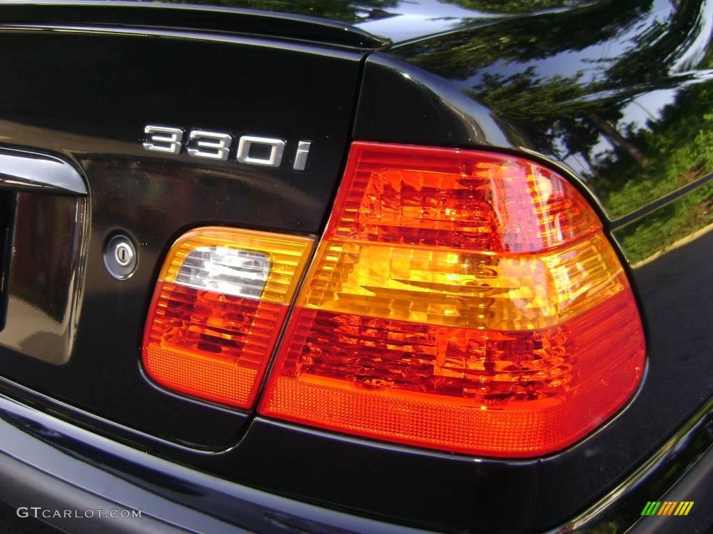 2002 3 Series 330i Sedan - Jet Black / Black photo #17