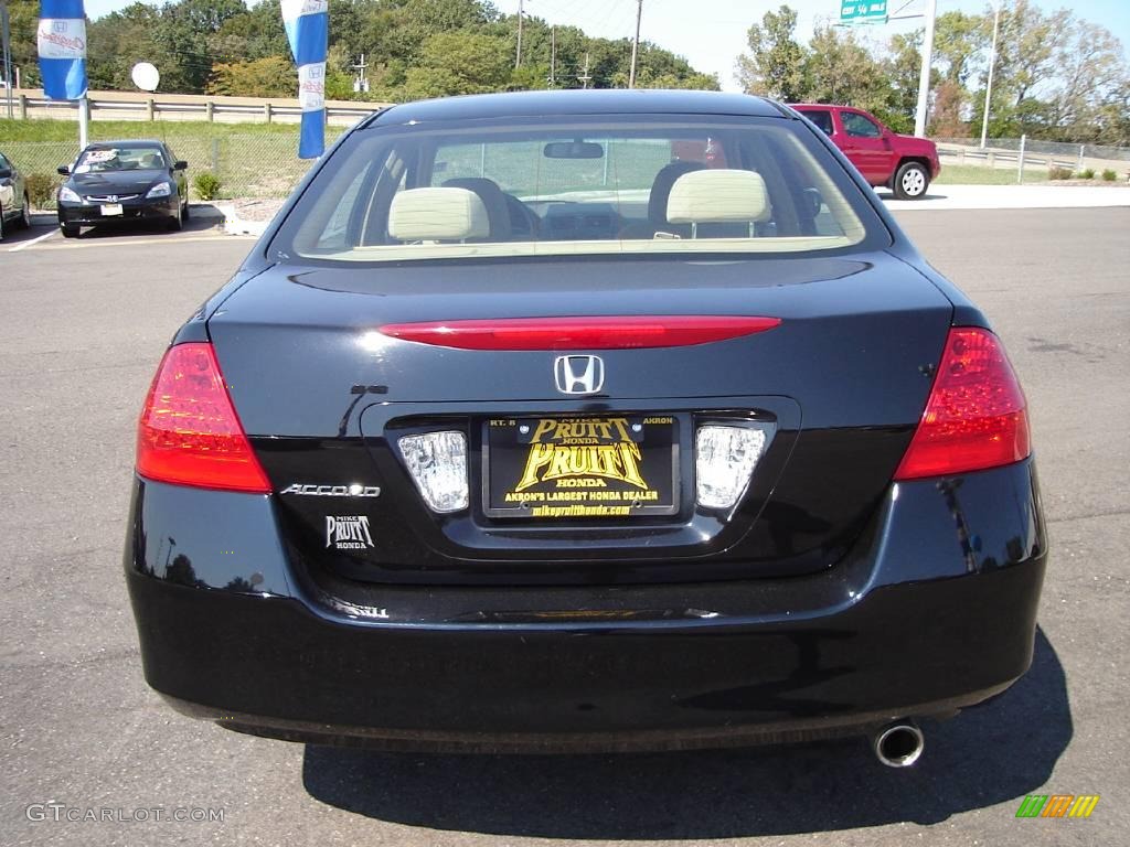 2006 Accord SE Sedan - Nighthawk Black Pearl / Ivory photo #4