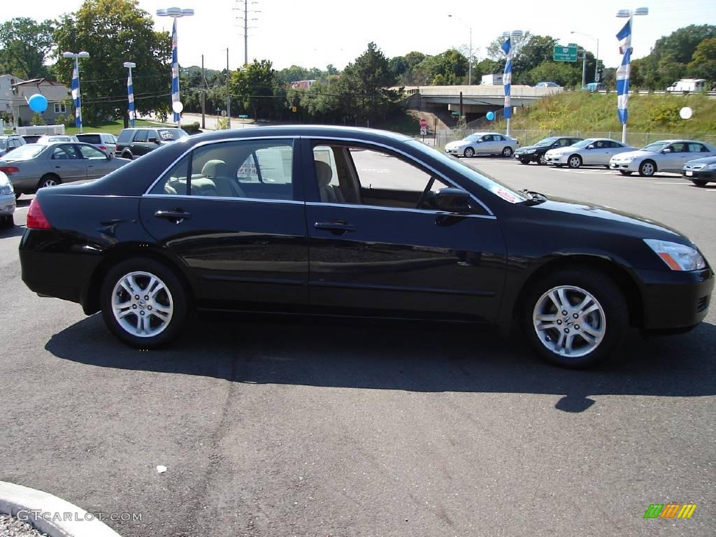 2006 Accord SE Sedan - Nighthawk Black Pearl / Ivory photo #6