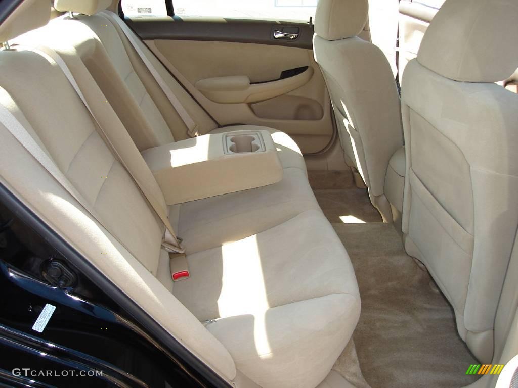 2006 Accord SE Sedan - Nighthawk Black Pearl / Ivory photo #13