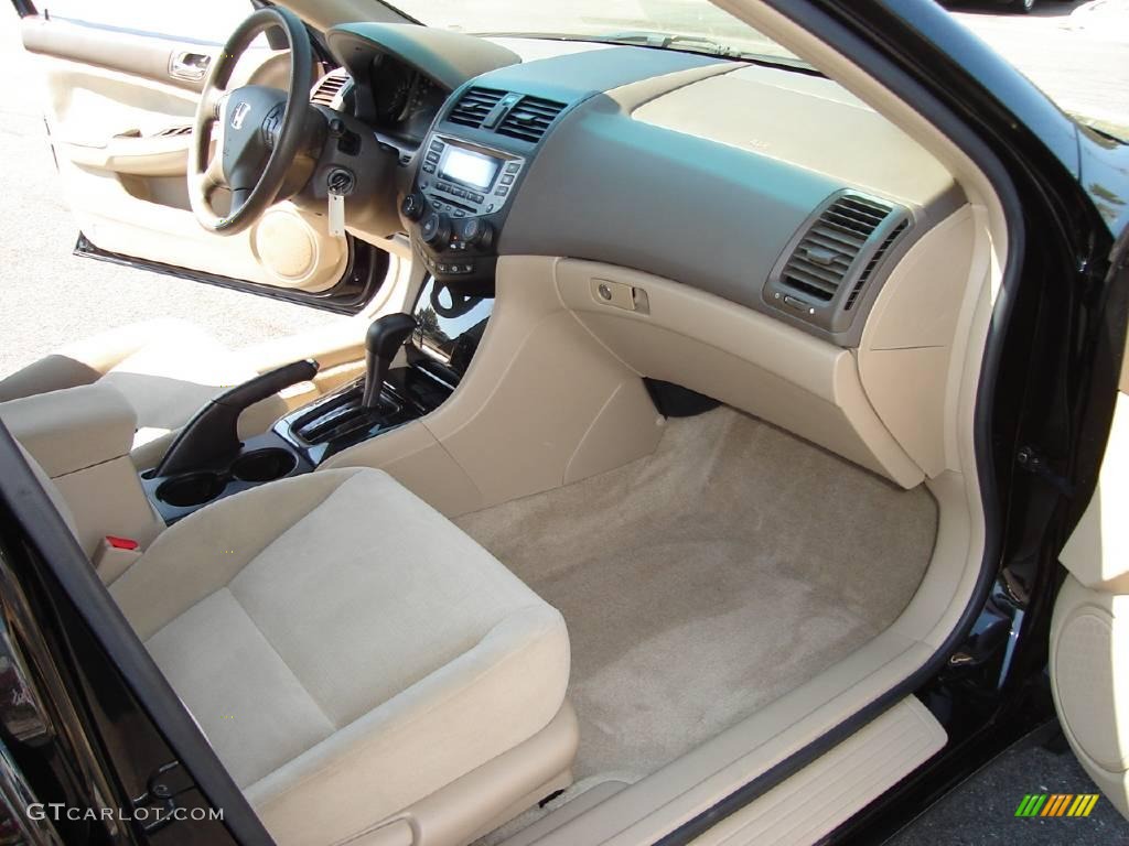 2006 Accord SE Sedan - Nighthawk Black Pearl / Ivory photo #17