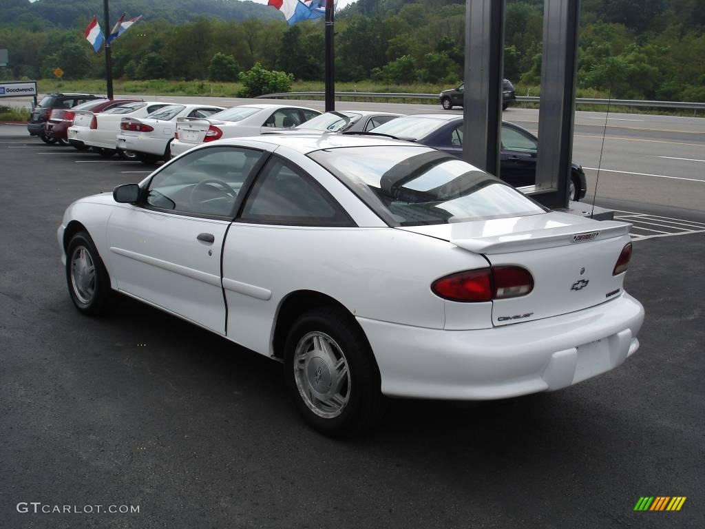 1998 Cavalier Coupe - Bright White / Gray photo #4