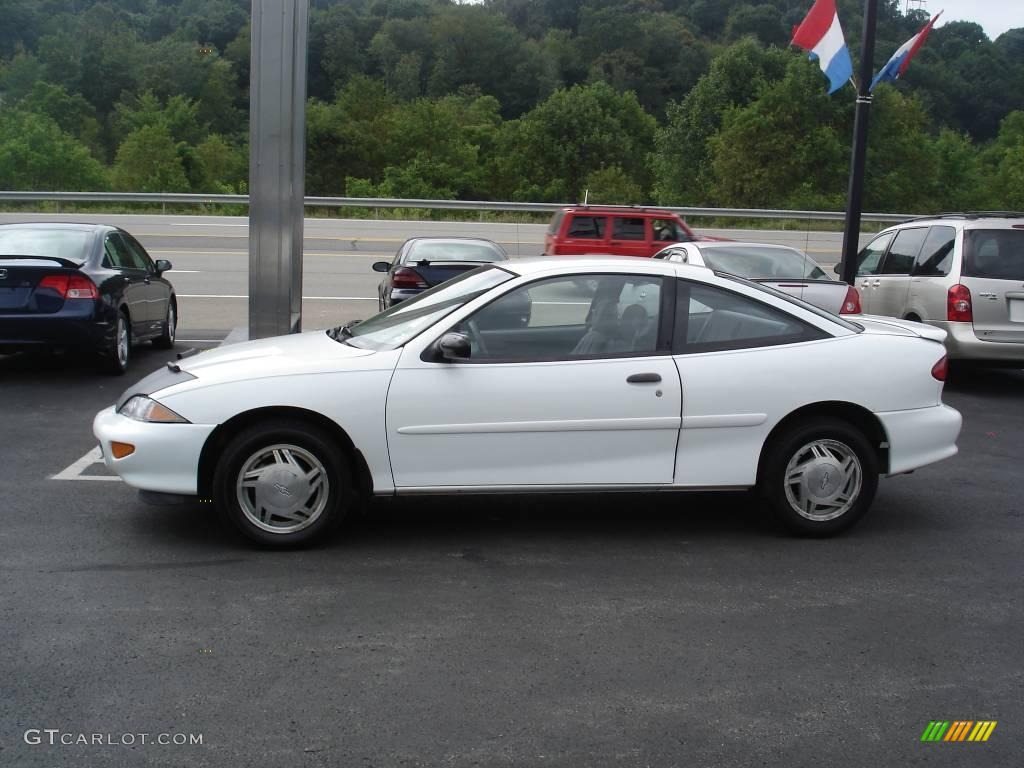 1998 Cavalier Coupe - Bright White / Gray photo #5