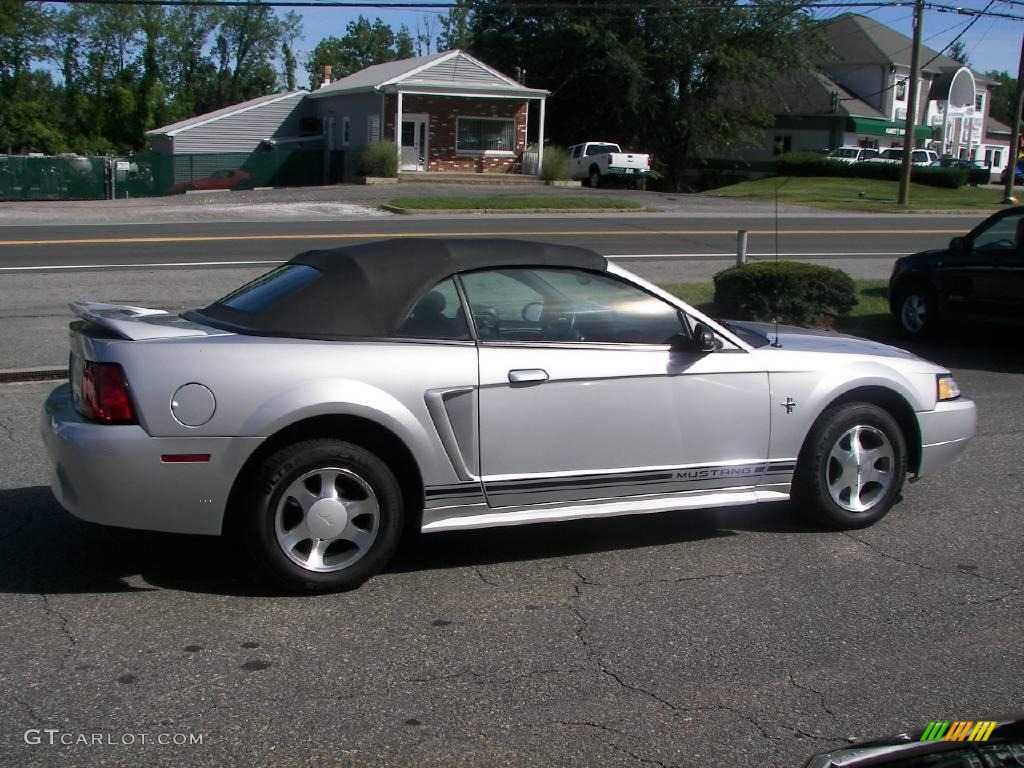 2000 Mustang V6 Convertible - Silver Metallic / Dark Charcoal photo #7