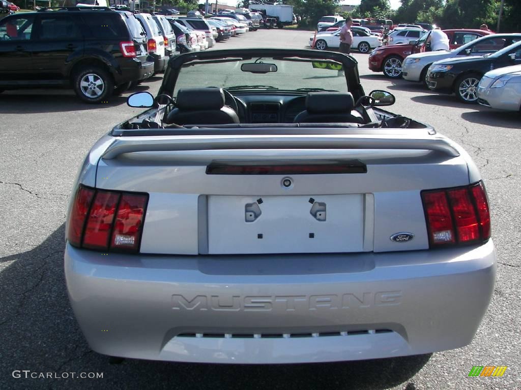 2000 Mustang V6 Convertible - Silver Metallic / Dark Charcoal photo #23
