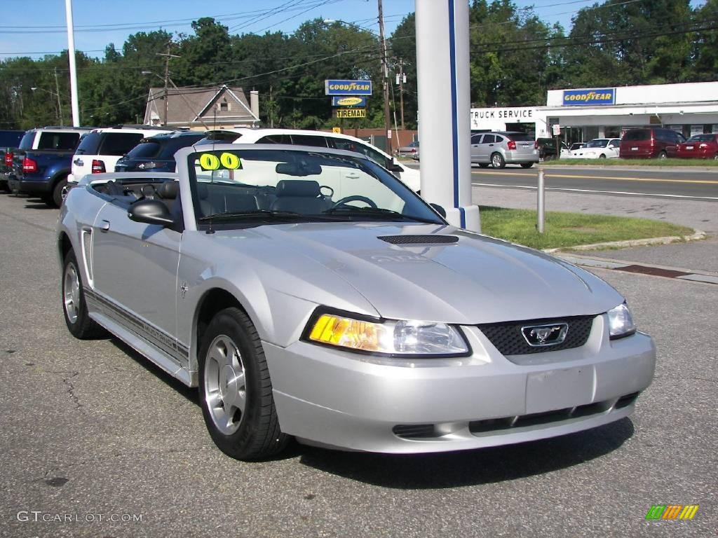 2000 Mustang V6 Convertible - Silver Metallic / Dark Charcoal photo #24