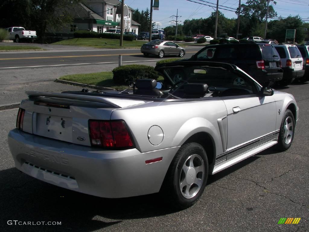 2000 Mustang V6 Convertible - Silver Metallic / Dark Charcoal photo #27