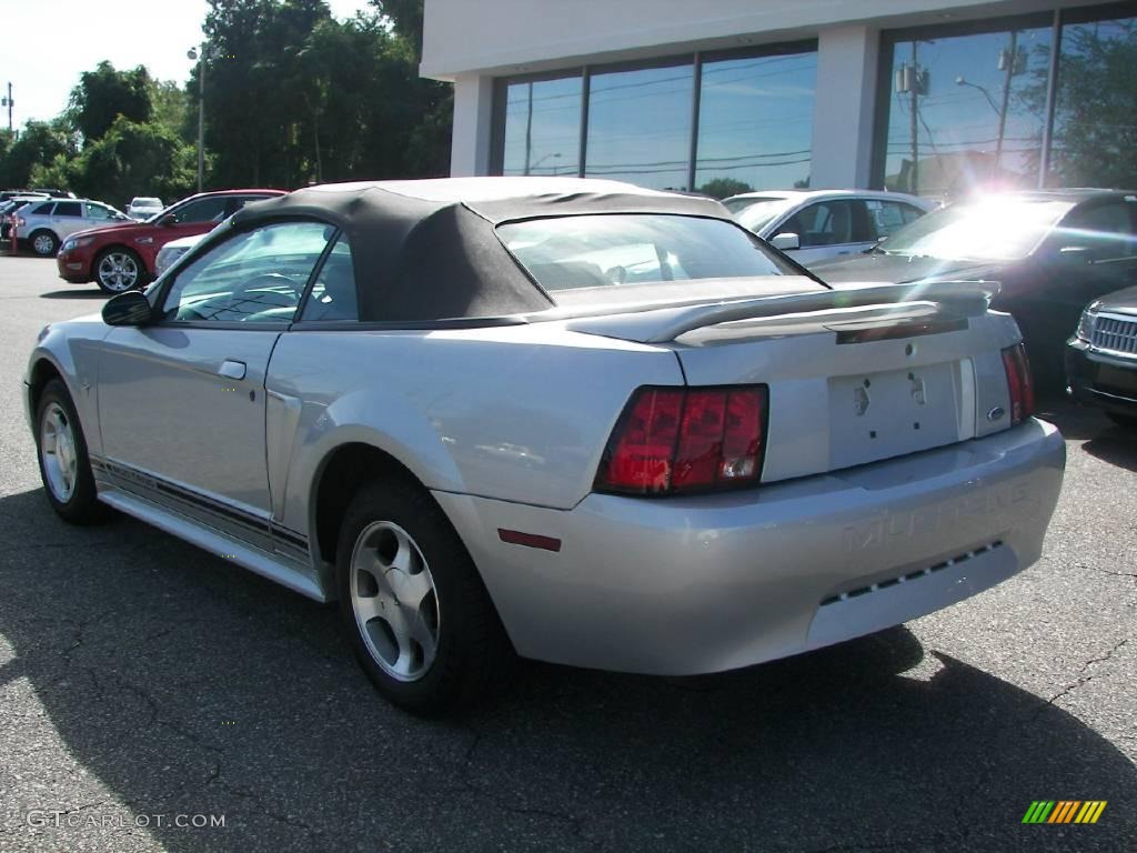2000 Mustang V6 Convertible - Silver Metallic / Dark Charcoal photo #28