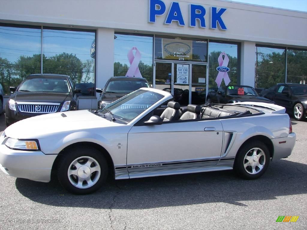 2000 Mustang V6 Convertible - Silver Metallic / Dark Charcoal photo #30