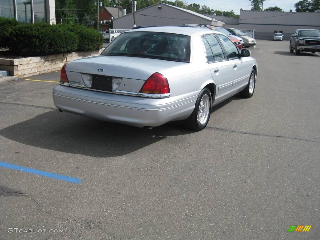 2002 Crown Victoria LX - Silver Frost Metallic / Dark Charcoal photo #4