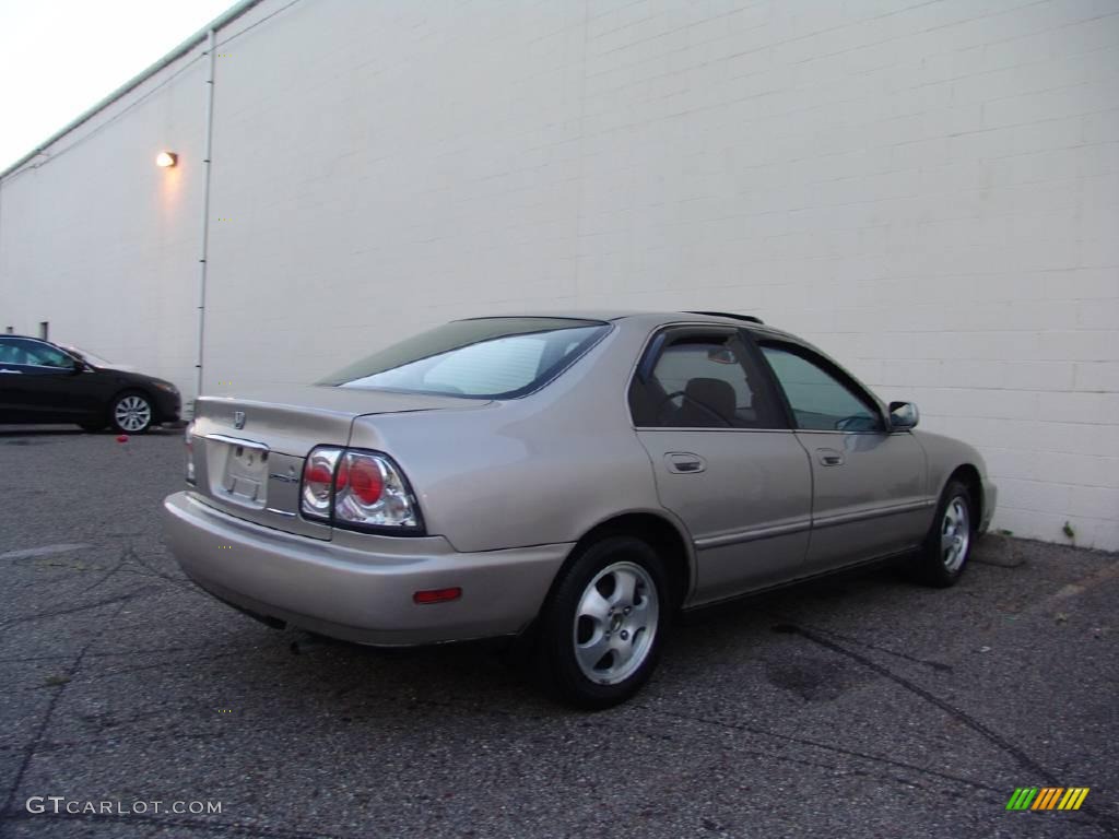 1997 Accord SE Sedan - Heather Mist Metallic / Ivory photo #8