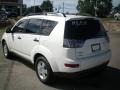Diamond White Pearl - Outlander LS 4WD Photo No. 8