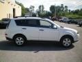 Diamond White Pearl - Outlander LS 4WD Photo No. 11