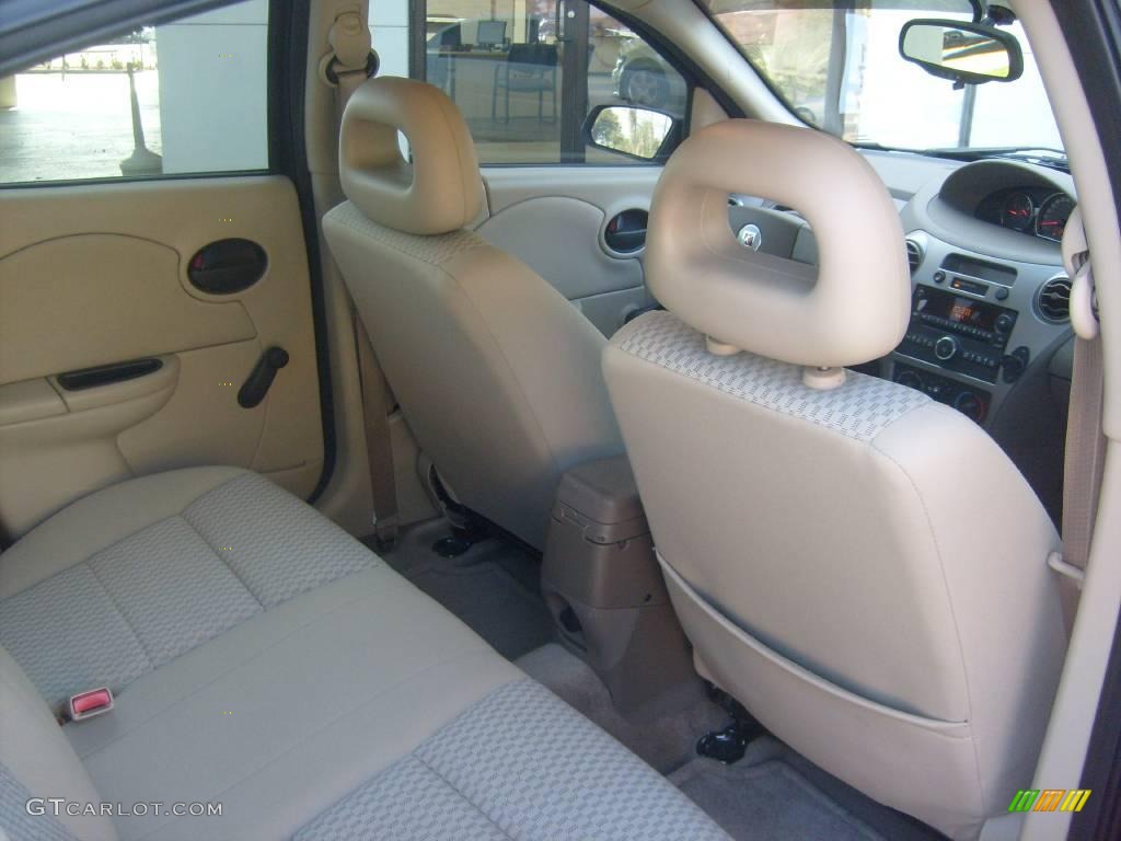 2006 ION 2 Sedan - Polar White / Beige photo #19