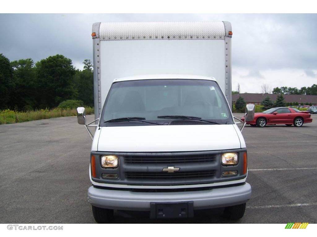 2002 Express Cutaway 3500 Commercial Moving Van - Summit White / Dark Pewter photo #1