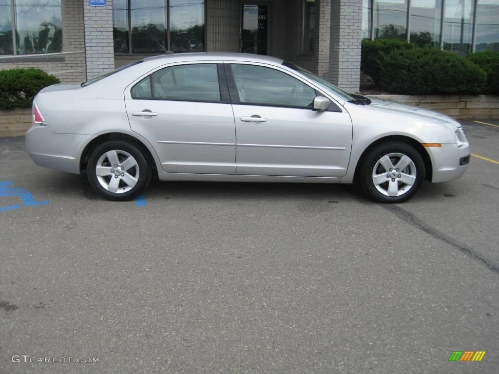 2008 Fusion SE - Brilliant Silver Metallic / Camel photo #2