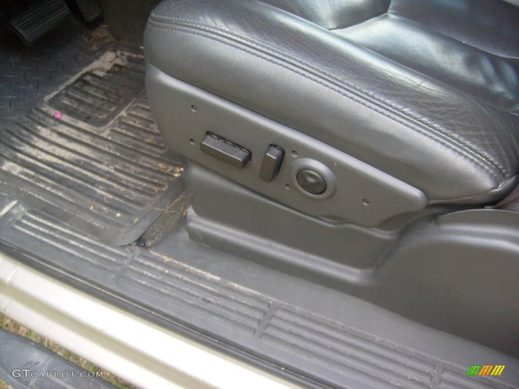 2005 Silverado 3500 LT Extended Cab 4x4 Dually - Sandstone Metallic / Dark Charcoal photo #16