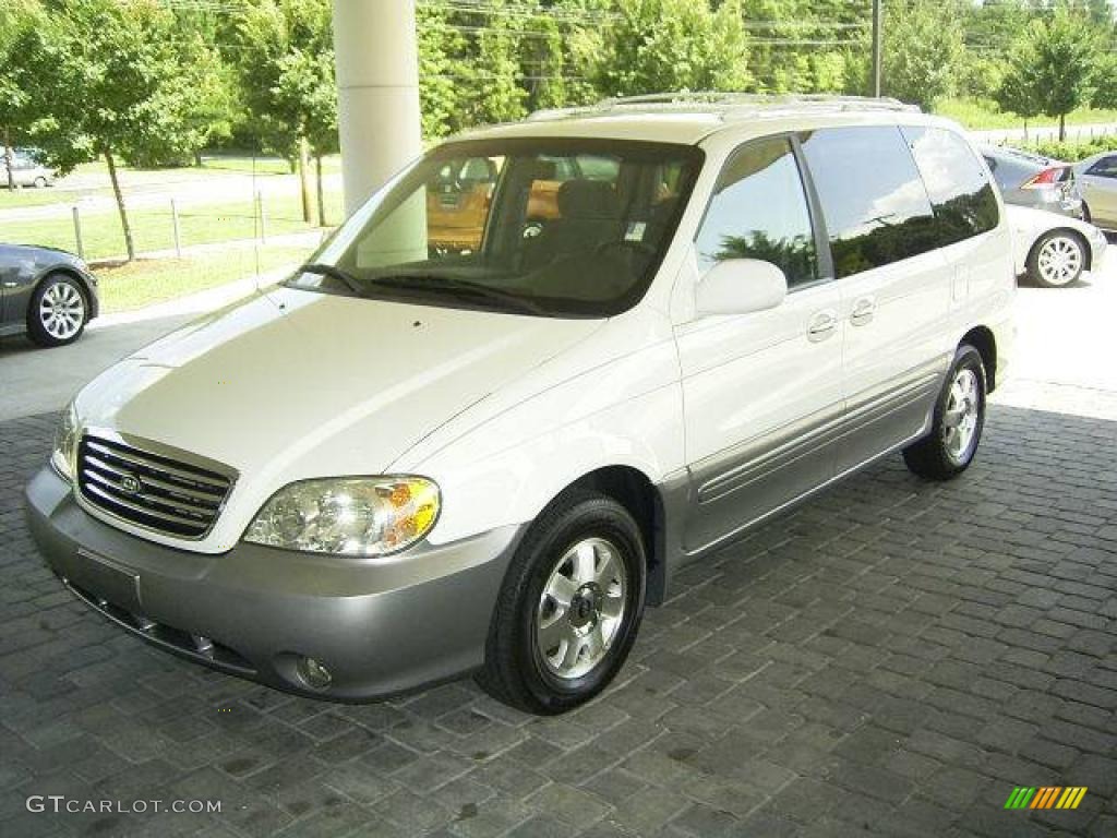 Clear White Kia Sedona