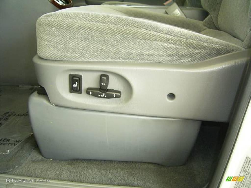 2003 Sedona EX - Clear White / Gray photo #9
