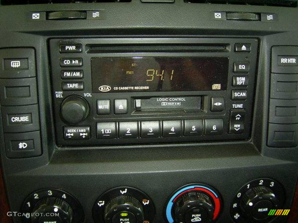 2003 Sedona EX - Clear White / Gray photo #23