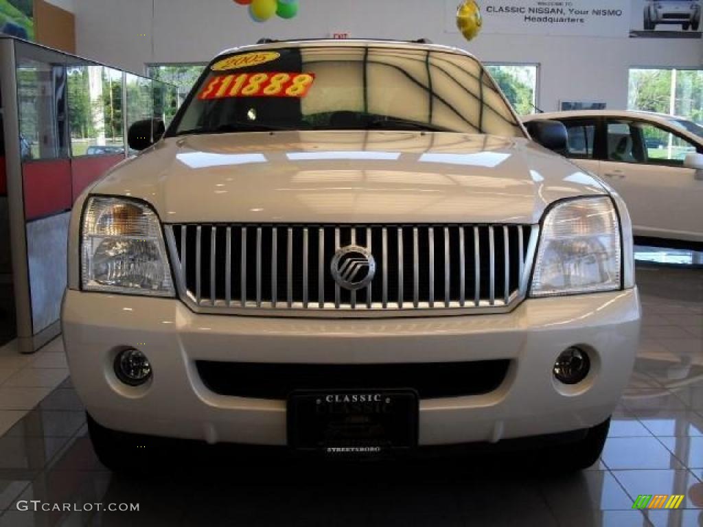 2005 Mountaineer V8 Premier AWD - Ivory Parchment Tri-Coat / Medium Dark Parchment photo #5