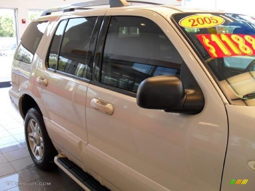 2005 Mountaineer V8 Premier AWD - Ivory Parchment Tri-Coat / Medium Dark Parchment photo #11