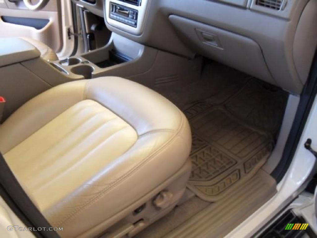 2005 Mountaineer V8 Premier AWD - Ivory Parchment Tri-Coat / Medium Dark Parchment photo #16