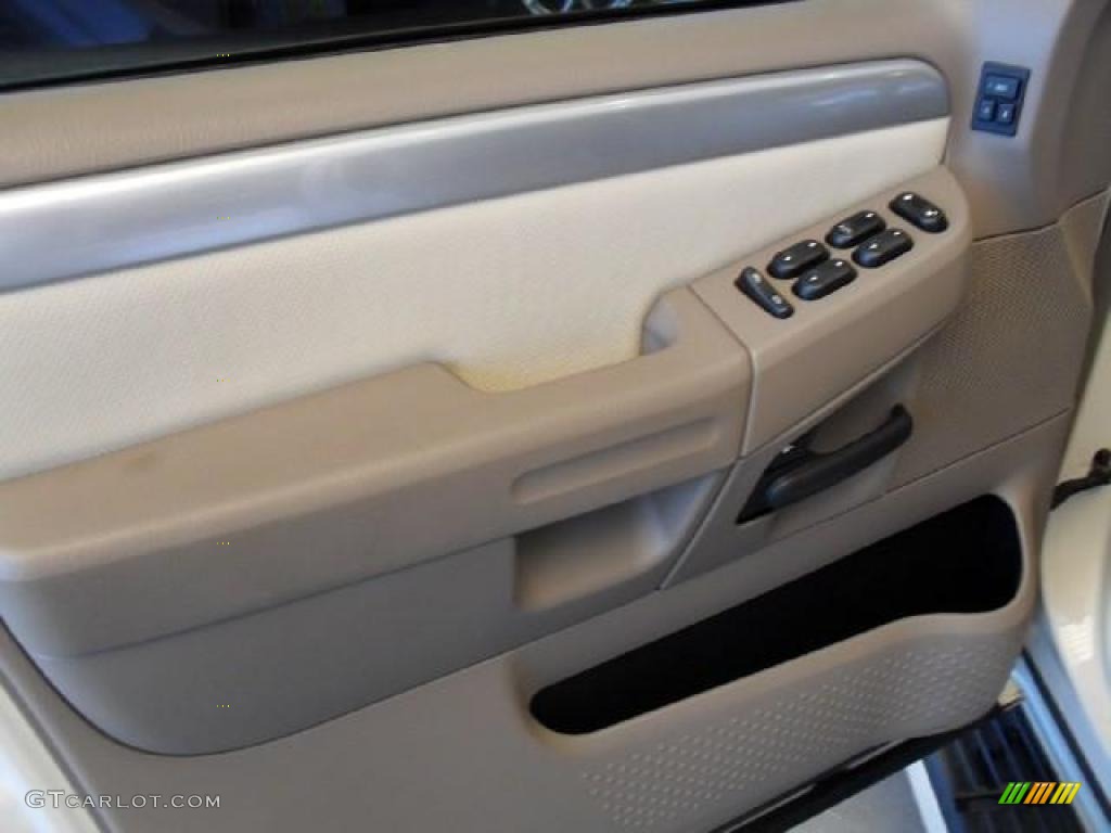 2005 Mountaineer V8 Premier AWD - Ivory Parchment Tri-Coat / Medium Dark Parchment photo #21