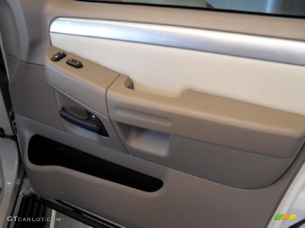 2005 Mountaineer V8 Premier AWD - Ivory Parchment Tri-Coat / Medium Dark Parchment photo #24