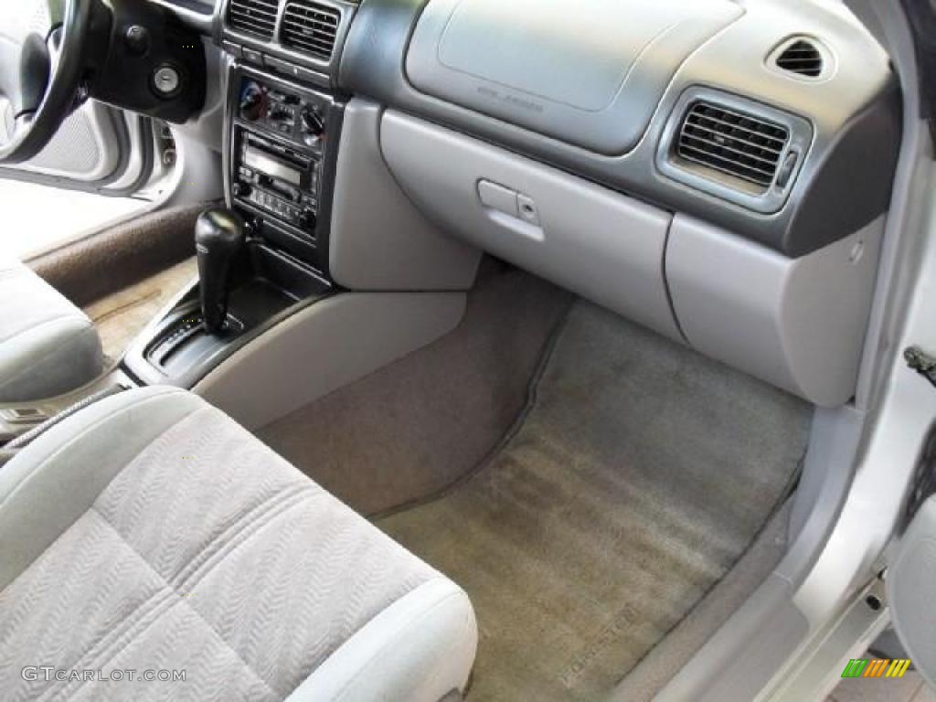 2001 Forester 2.5 S - Silverthorn Metallic / Gray photo #18