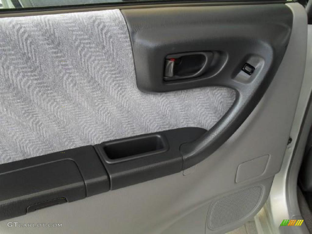2001 Forester 2.5 S - Silverthorn Metallic / Gray photo #24