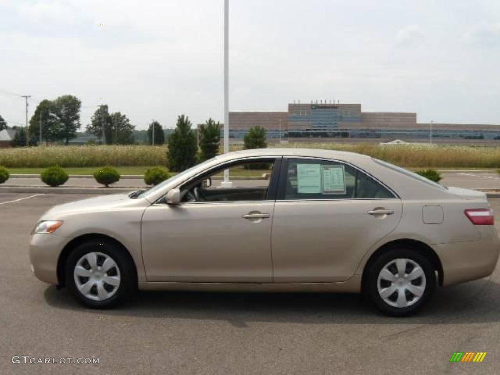 2007 Camry LE - Desert Sand Mica / Bisque photo #2