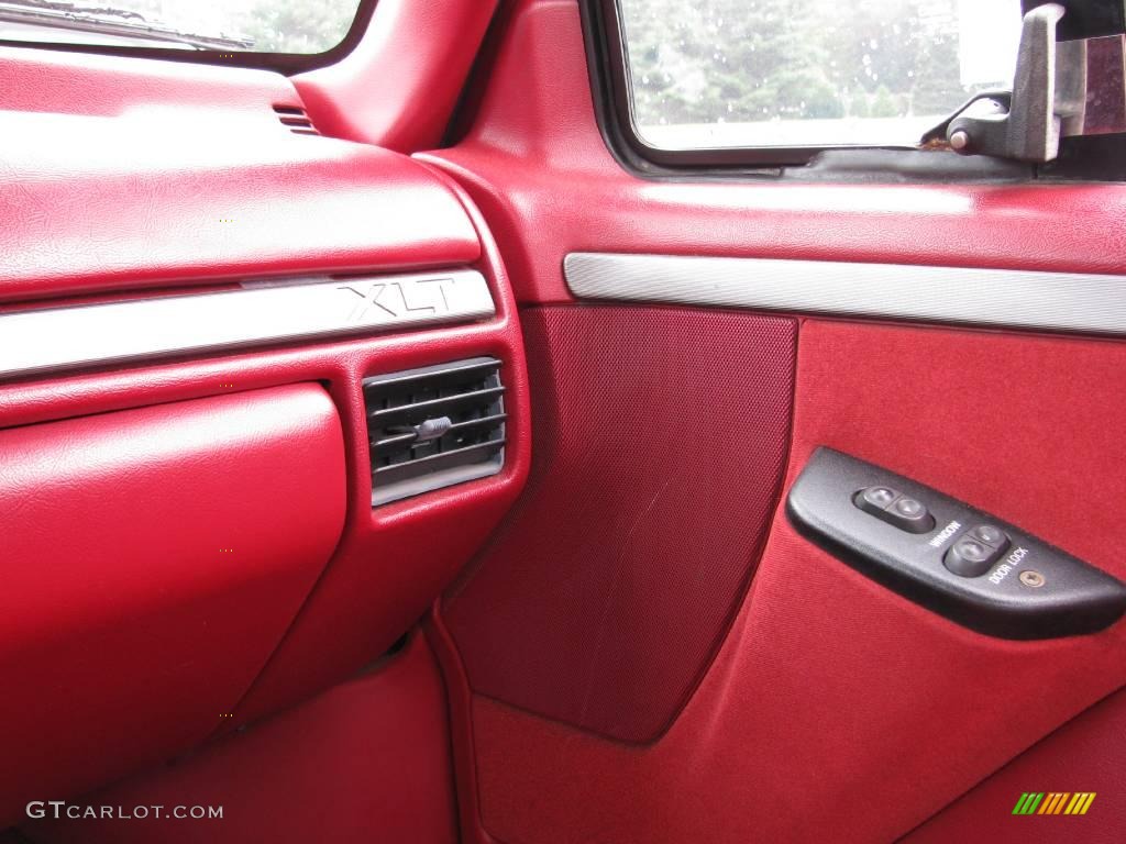 1993 F150 XLT Regular Cab 4x4 - Medium Cabernet / Red photo #25