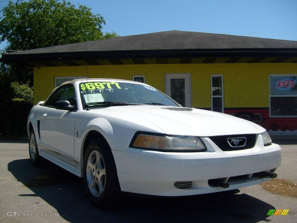 2000 Mustang V6 Convertible - Crystal White / Medium Parchment photo #1