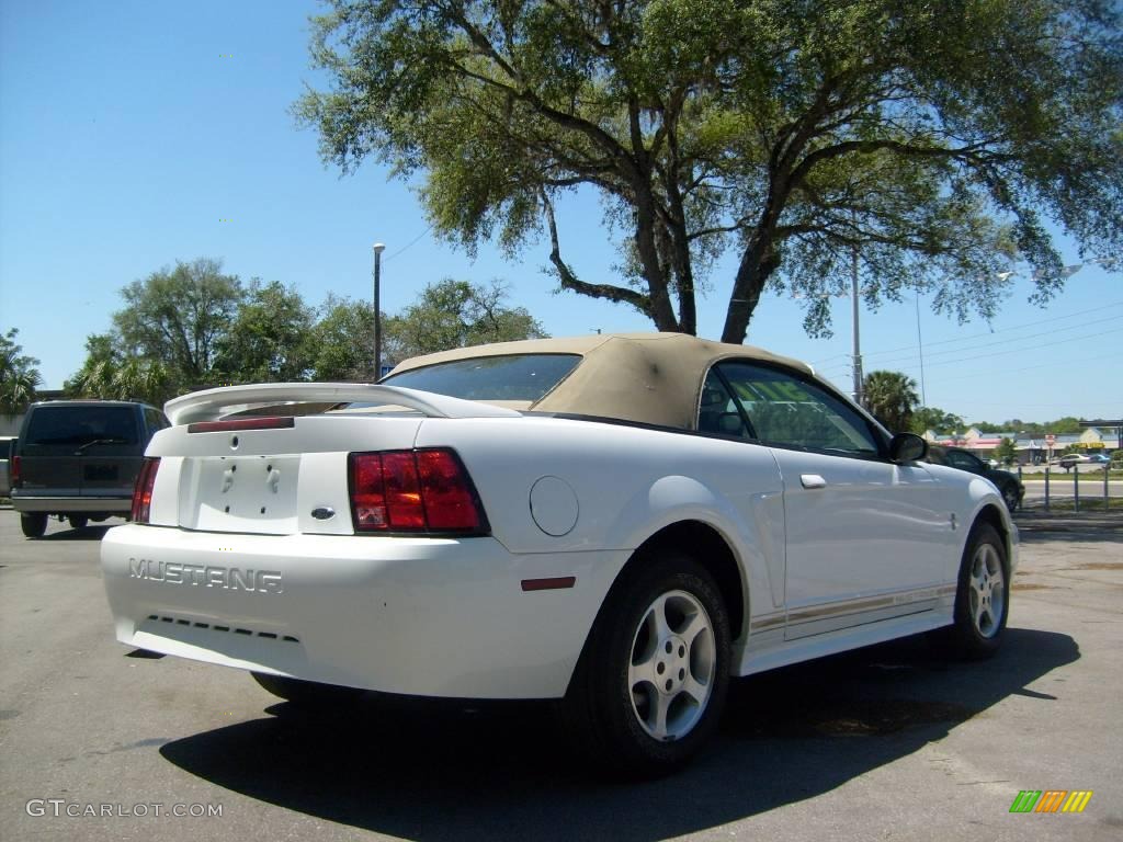 2000 Mustang V6 Convertible - Crystal White / Medium Parchment photo #3